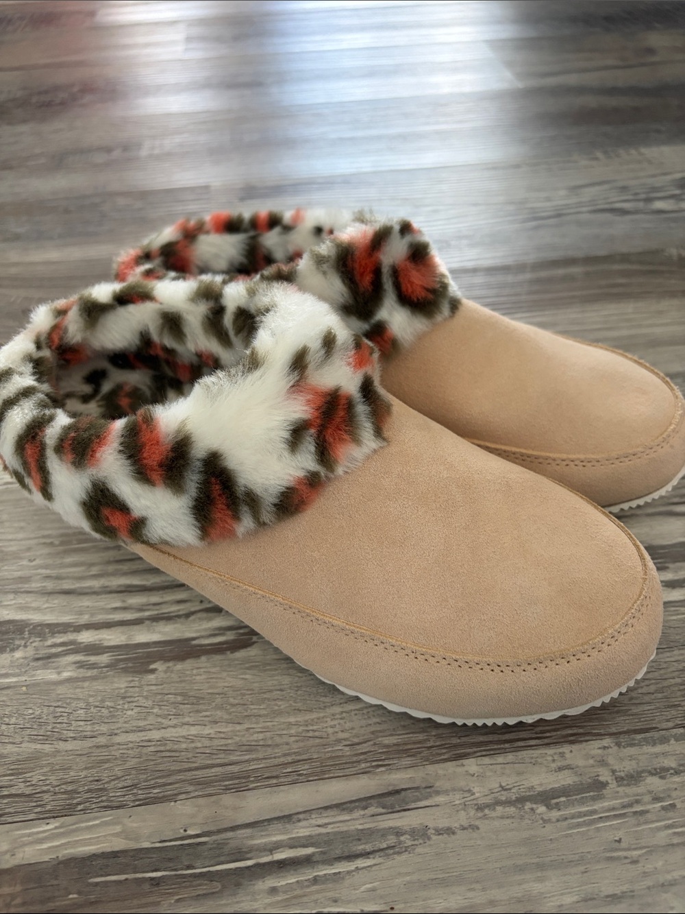 Sorel Women's Faux Fur Slippers with Leopard-Pattern  size 8